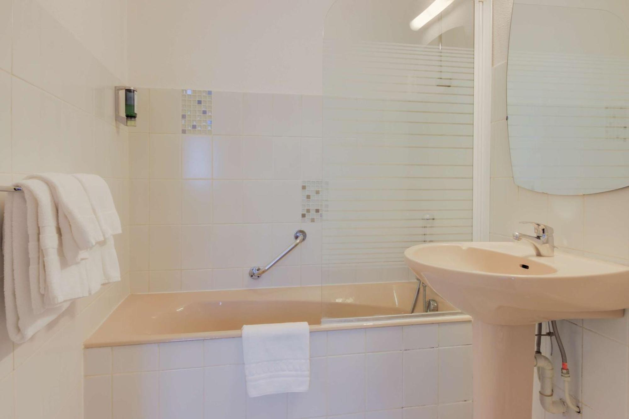 Brit Hotel Dijon Hermes Couchey Esterno foto